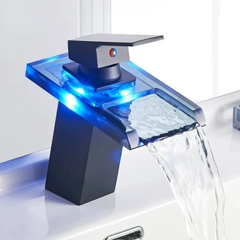 Vodopád s LED Povodí Batérie, Teplota Farieb Zmeniť Kúpeľňa Mixér Ťuknite na položku jednootvorová Palube Namontované Pohár Vody Chladiča Kohútiky Mosadz